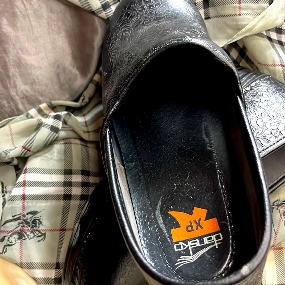 Danskin clogs shoes